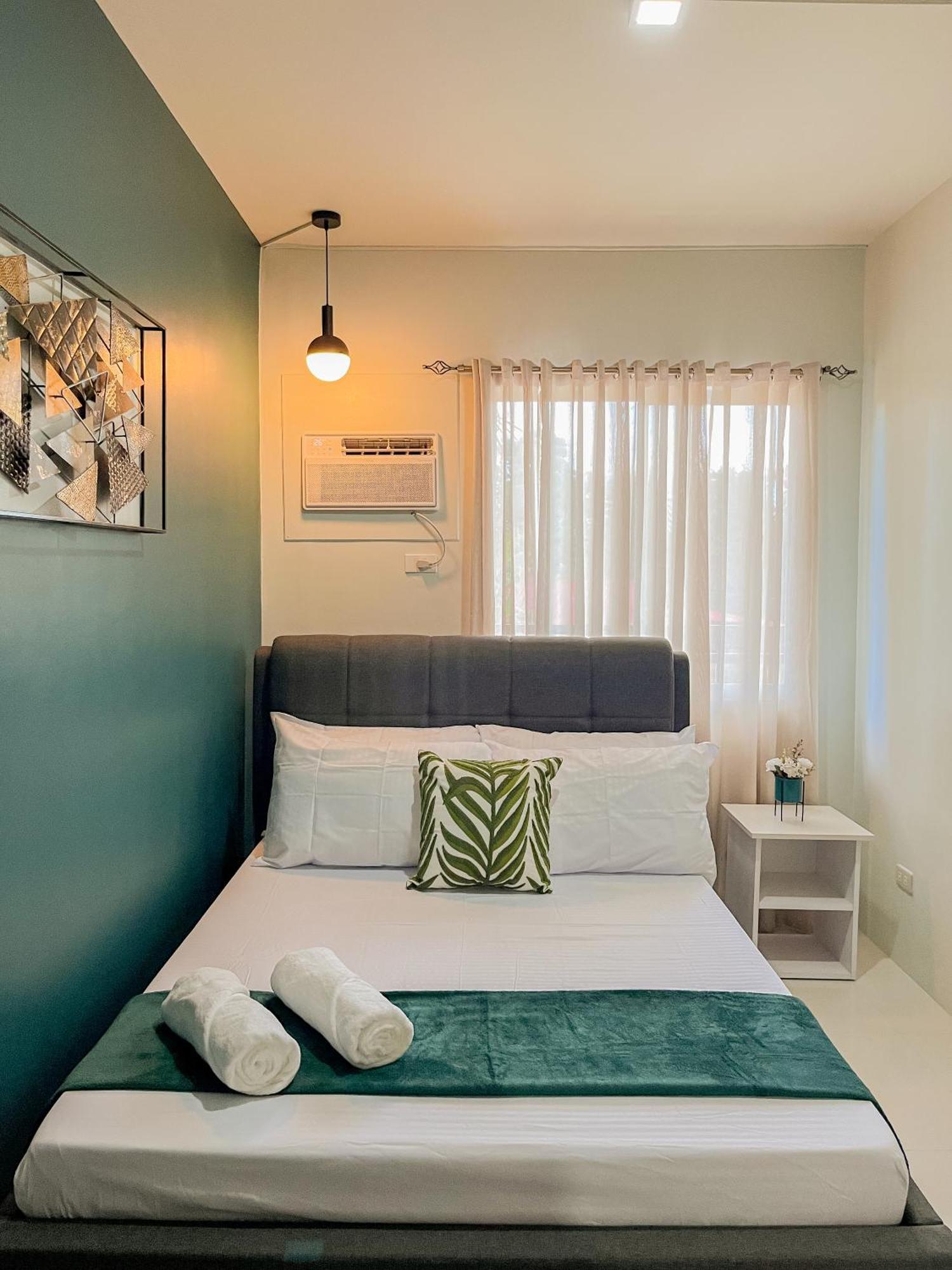 2 Bedroom And Studio Apartments With Private Pool And Gym In Vista Manors Verdant Puerto Princesa Exterior foto