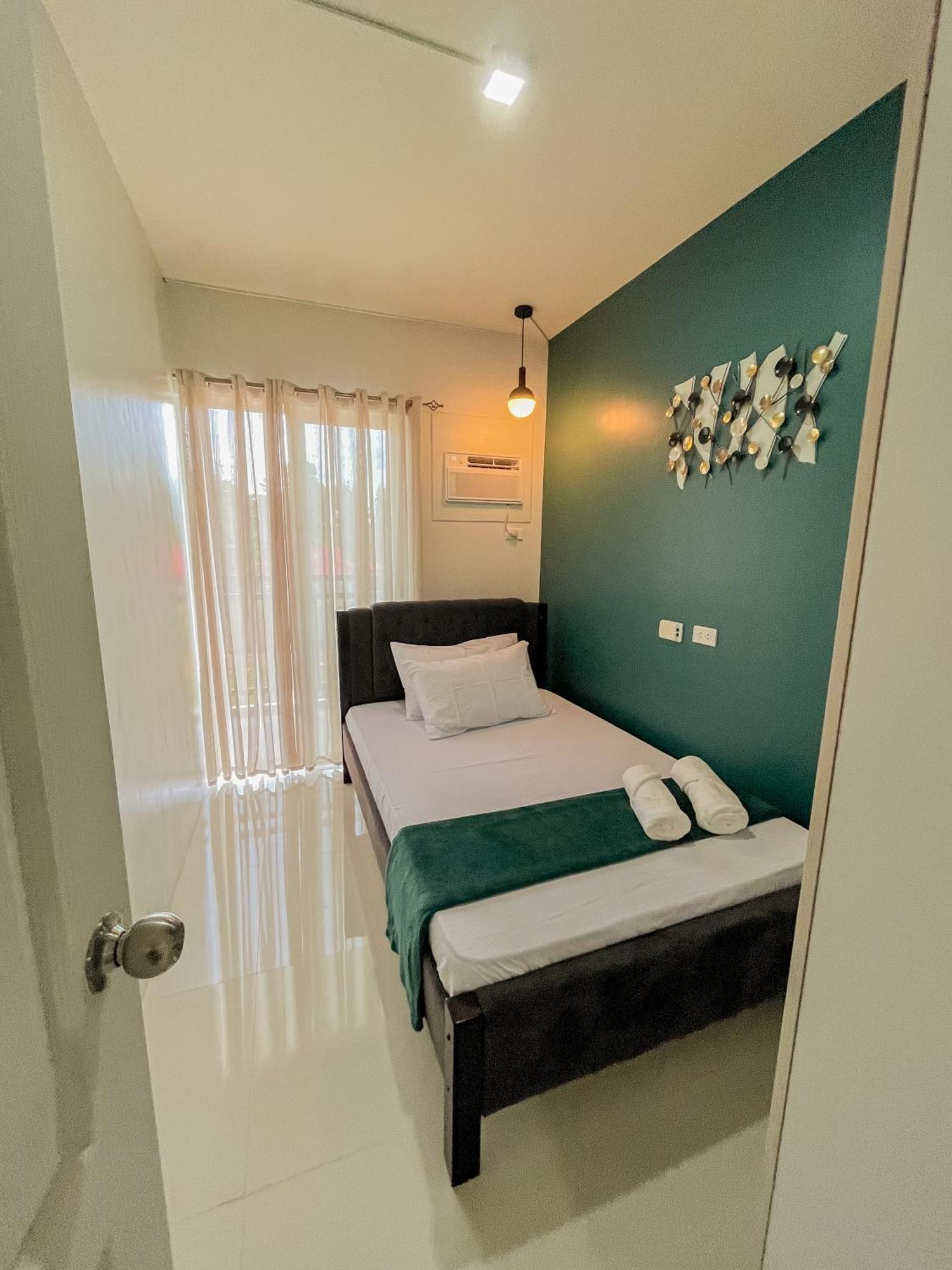 2 Bedroom And Studio Apartments With Private Pool And Gym In Vista Manors Verdant Puerto Princesa Exterior foto